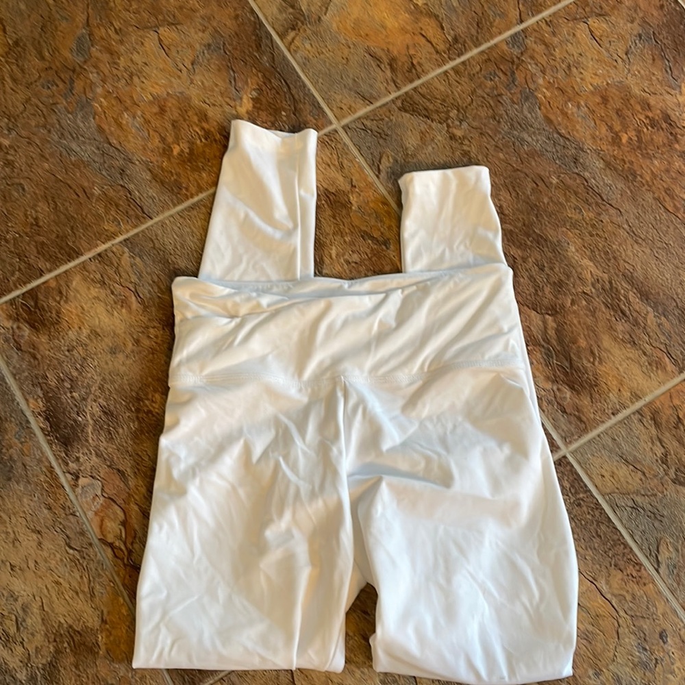 NWOT- Victoria Sport leggings 🤍